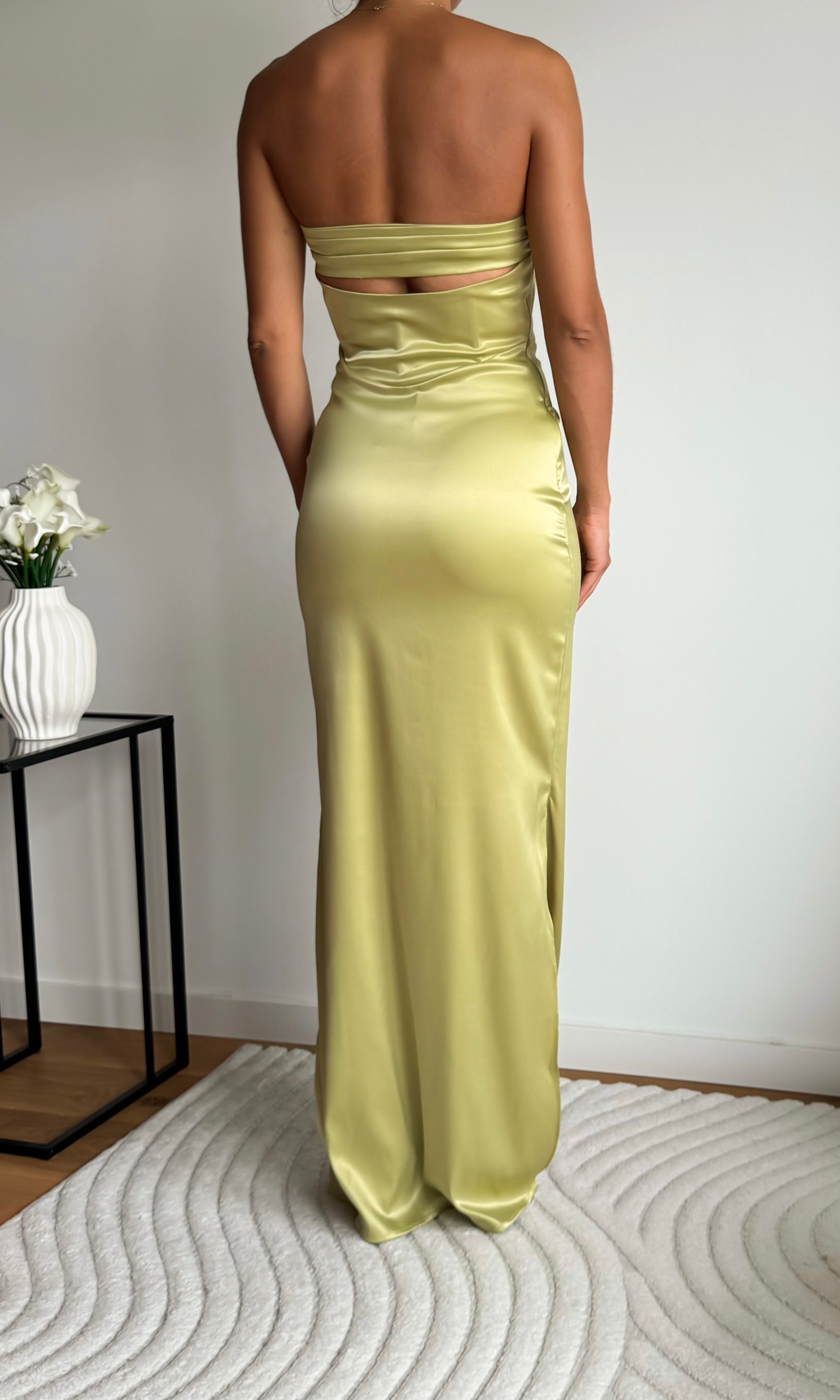 Photo robe en satin bustier MIRA de dos couleur vert pistache