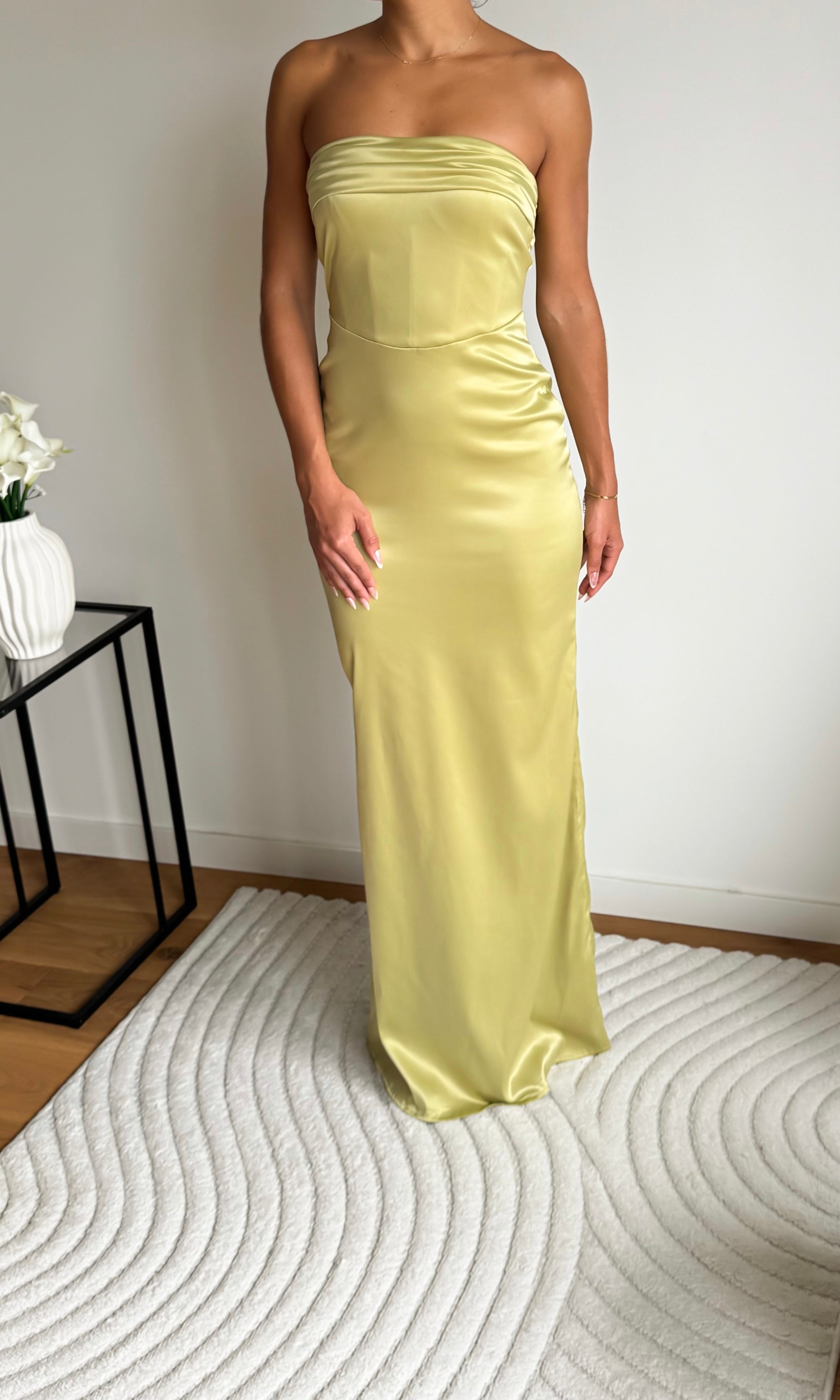 Photo robe en satin bustier MIRA de face couleur vert pistache