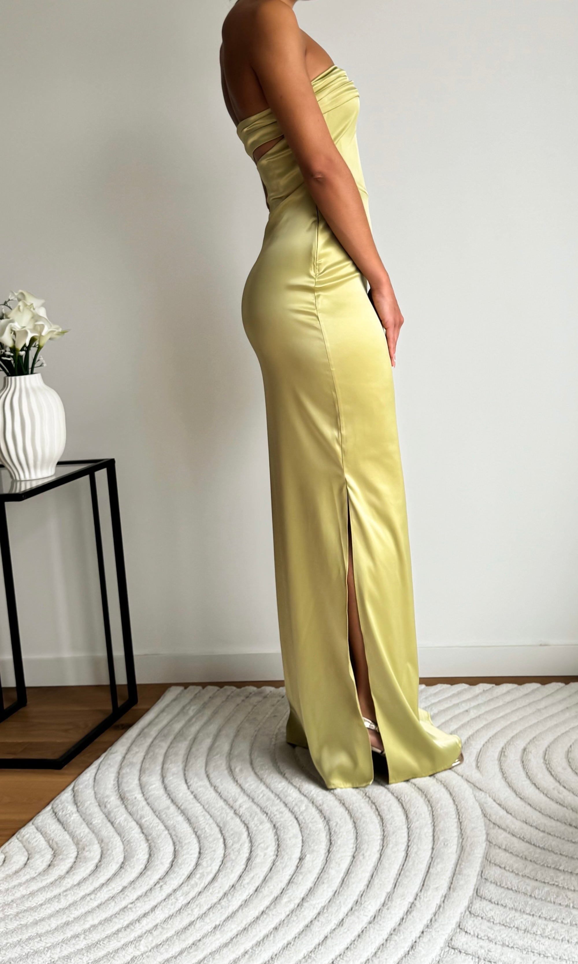 Photo robe en satin bustier MIRA de profil couleur vert pistache