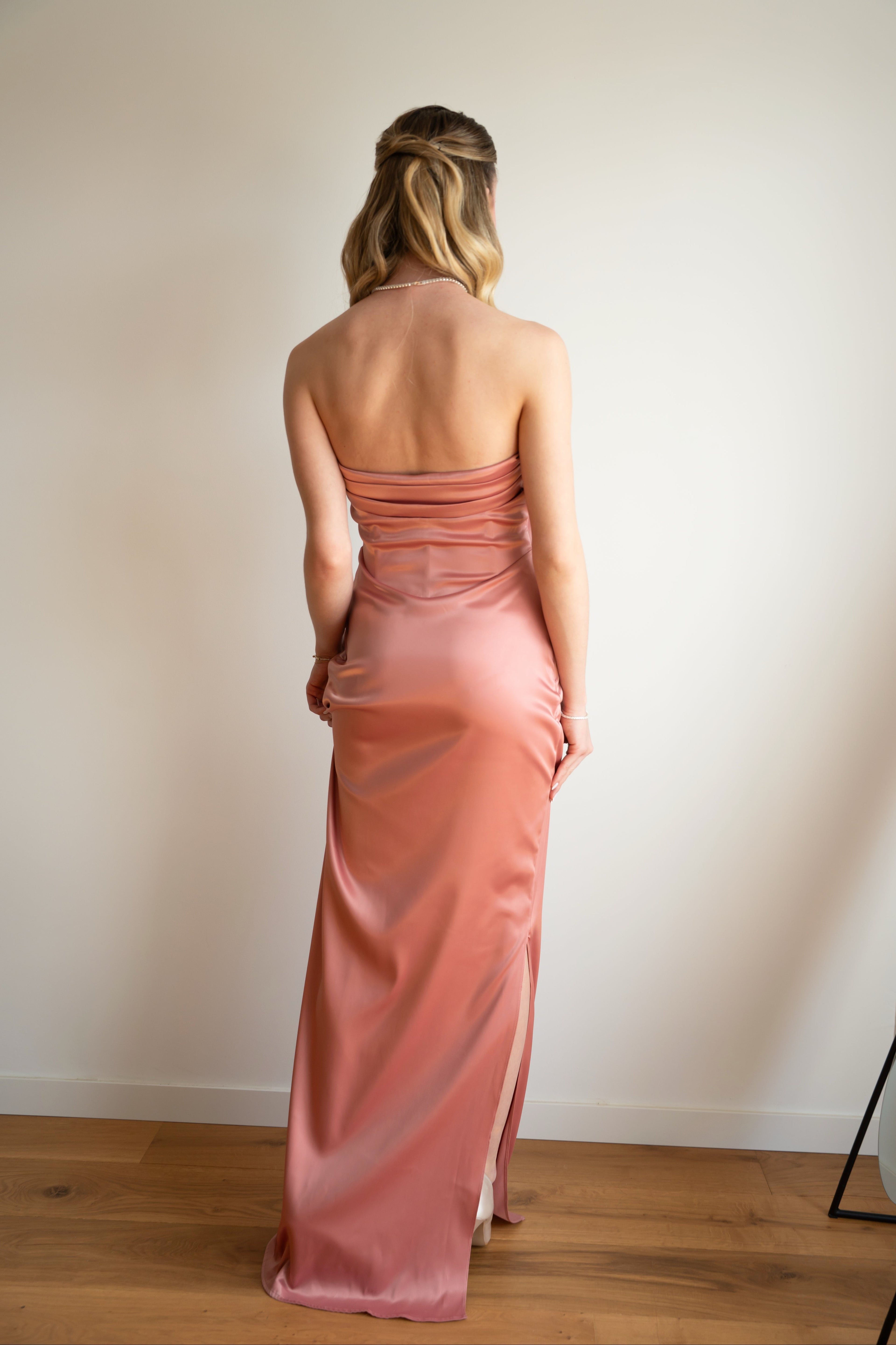 Robe en satin bustier MIRA couleur vieux rose de face