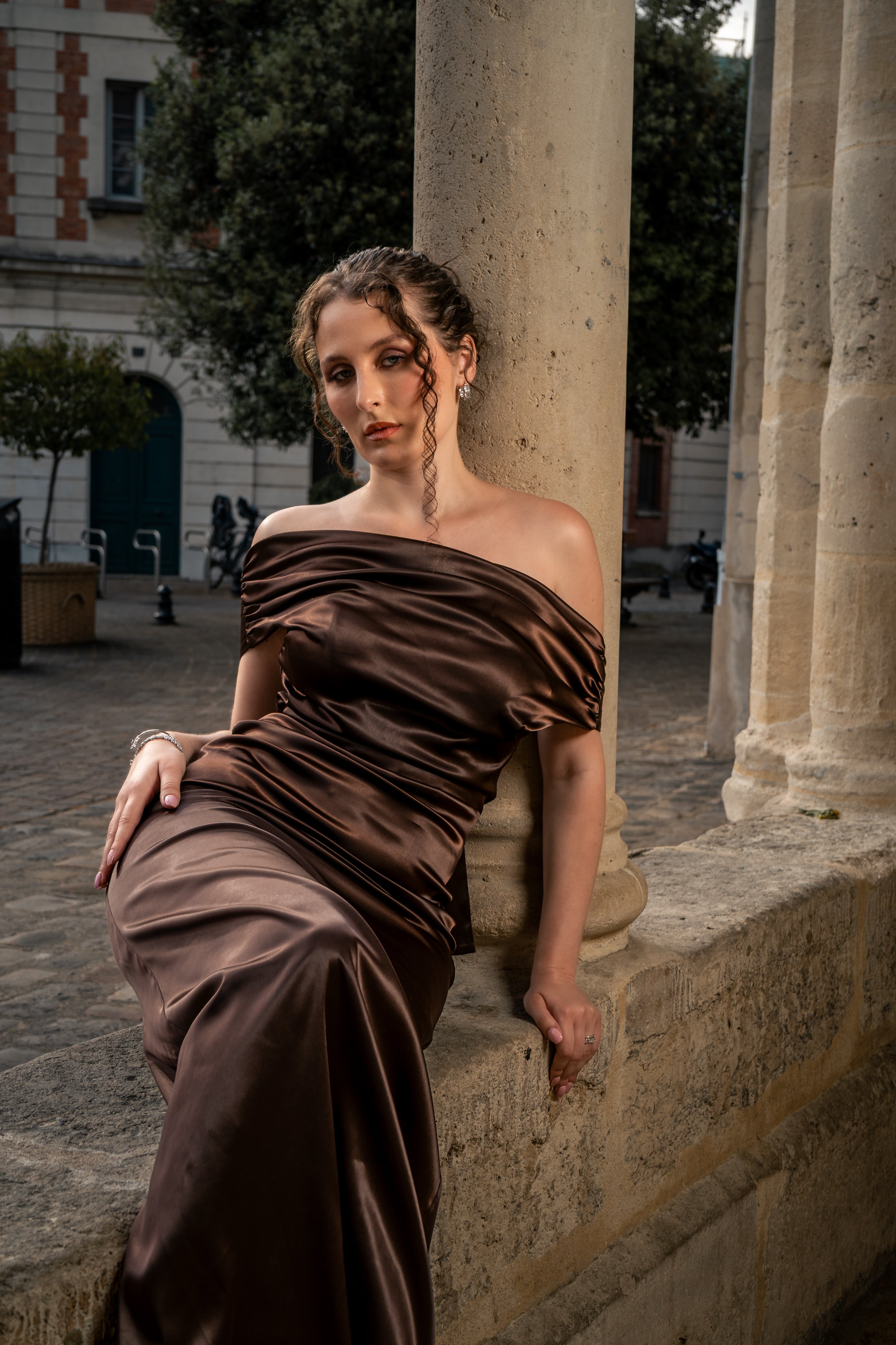 AIRA - Robe col asymétrique en satin
