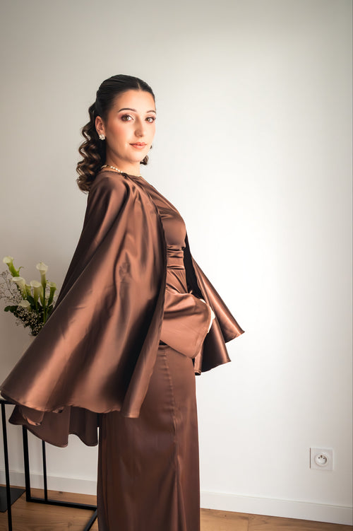NAIA - Robe manche longue en satin avec cape assortie