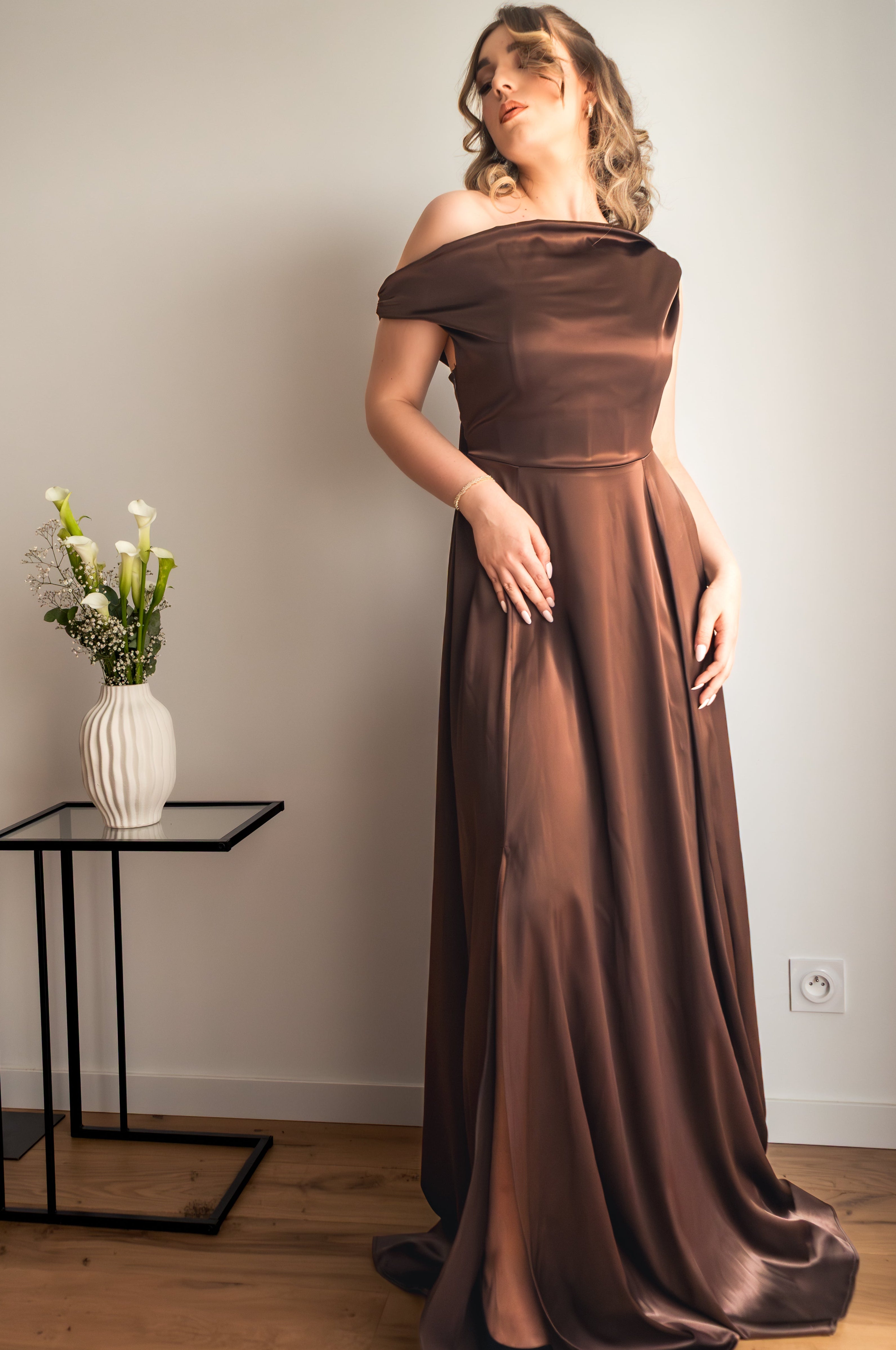 LARA - Robe col asymétrique évasée en satin