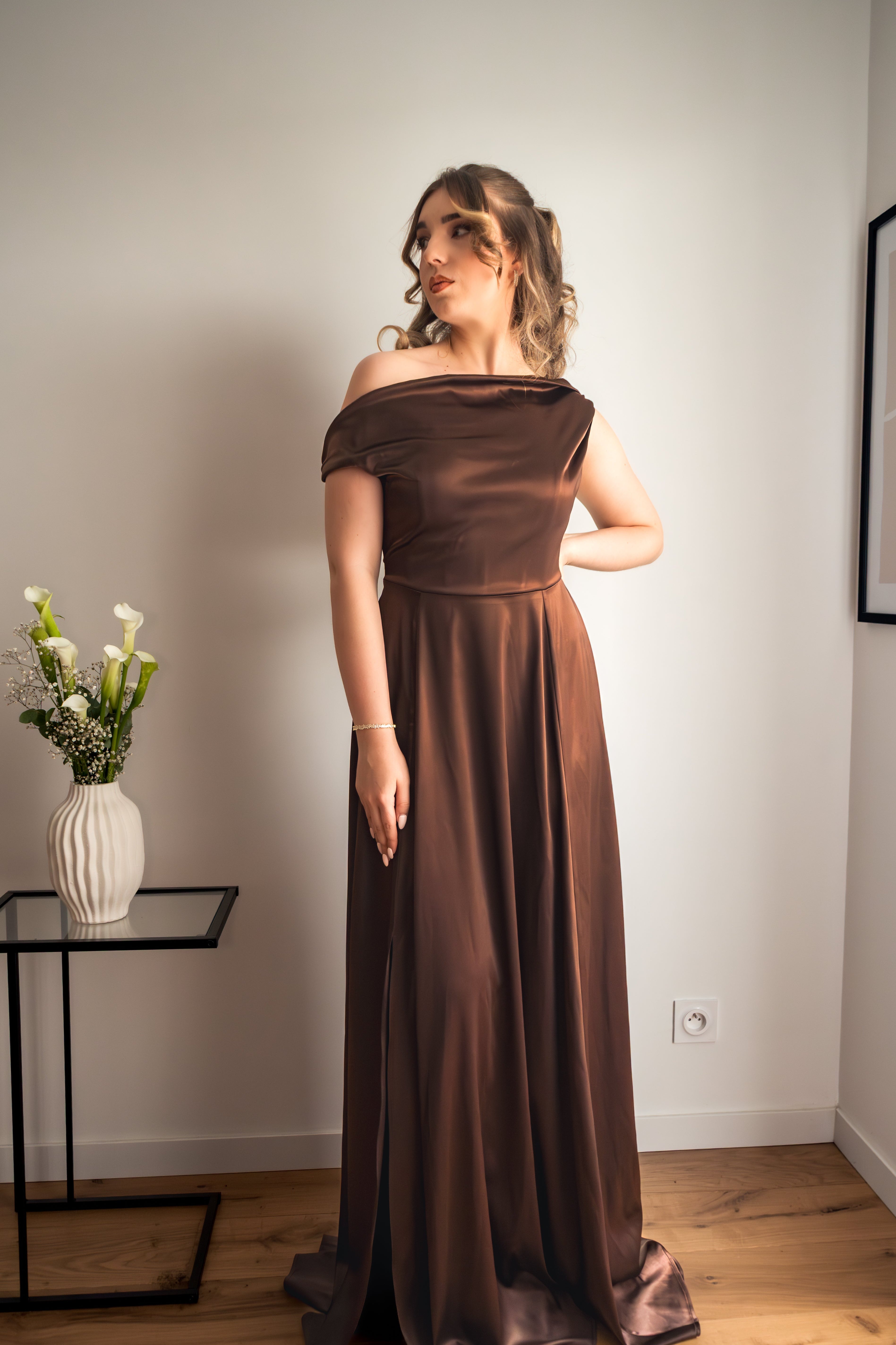 LARA - Robe col asymétrique évasée en satin