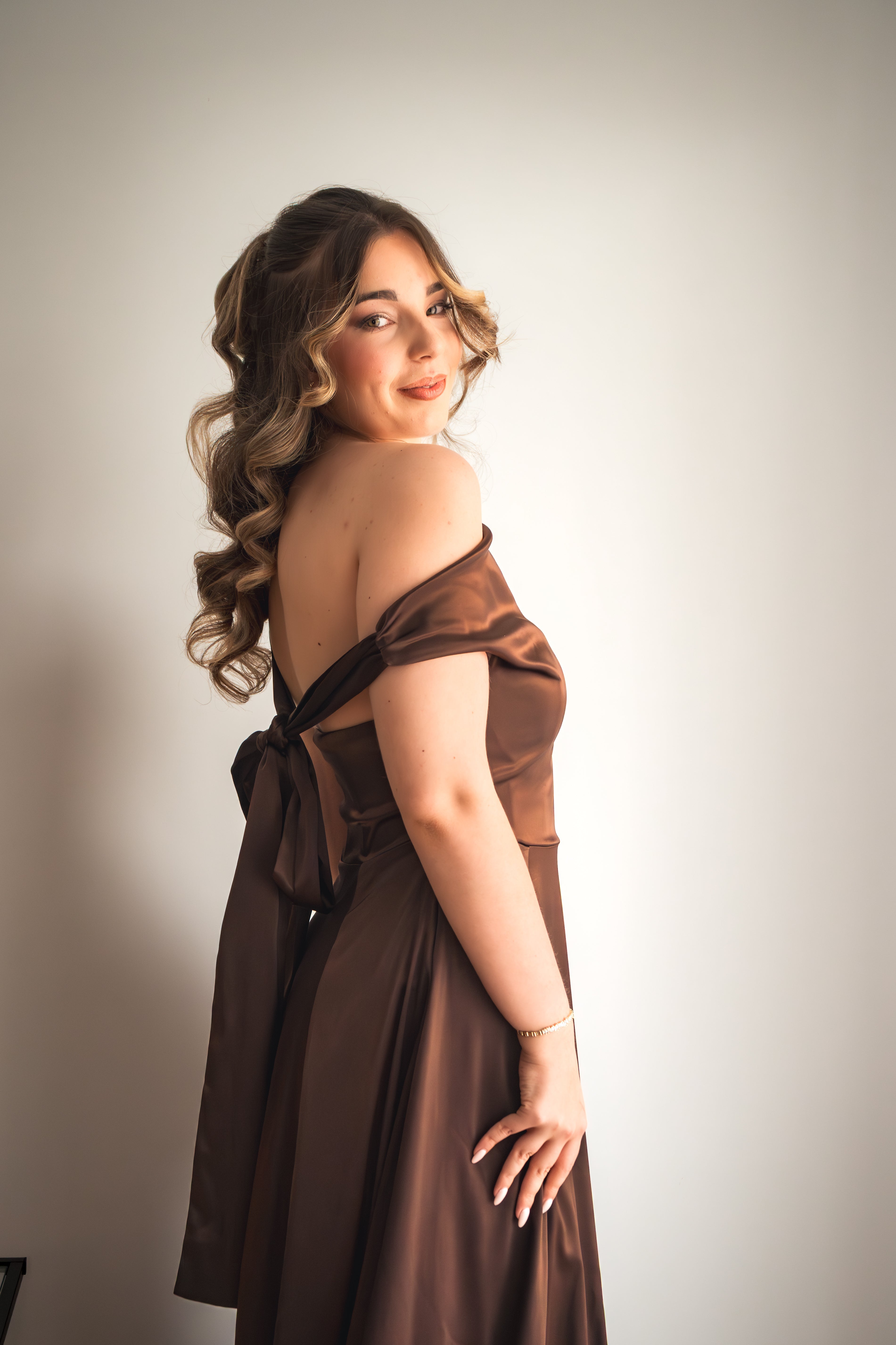 LARA - Robe col asymétrique évasée en satin